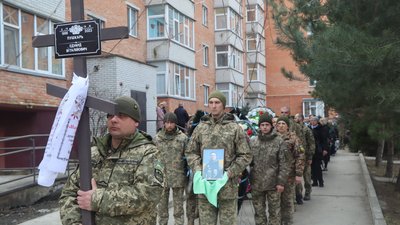"Мав стати офіцером": в Охтирці Сумської області попрощалися із 26-річним Едуардом Пушкарем "Мав стати офіцером": в Охтирці Сумської області попрощалися із 26-річним Едуардом Пушкарем