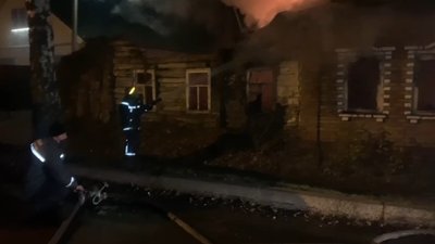 Пожежа на Сумщині: двоє загиблих безхатьків у закинутому будинку Пожежа на Сумщині: двоє загиблих безхатьків у закинутому будинку