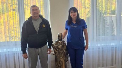 Військовий Степан Дутчин, скульптура Божої Матері