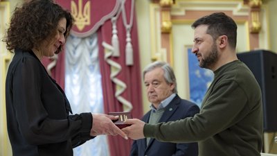 Зеленський відзначив державними нагородами двох медичних працівниць з Чернігова Зеленський відзначив державними нагородами двох медичних працівниць з Чернігова
