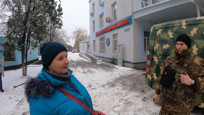 "Не потрібно щоб діти перебували на війні": "Білі янголи" евакуюють людей з Бахмута "Не потрібно щоб діти перебували на війні": "Білі янголи" евакуюють людей з Бахмута