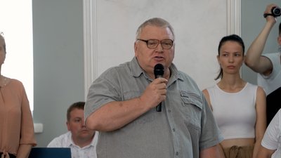 Парафіянин УПЦ (МП) Олег Палянський на сесії Ніжинської міськради Парафіянин УПЦ (МП) Олег Палянський на сесії Ніжинської міськради