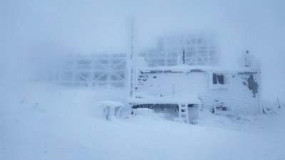 Синоптики попереджають про сніголавинну небезпеку в Карпатах Синоптики попереджають про сніголавинну небезпеку в Карпатах
