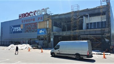 Супермаркет у Харкові, який розбомбили росіяни, відновив роботу