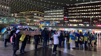Нагадати світу, що Росія — країна-терорист. У центрі Стокгольма відбувся мітинг на підтримку України