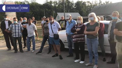 Жителі села на Сумщині вимагають відкрити дорогу, яка зараз ремонтується Жителі села на Сумщині вимагають відкрити дорогу, яка зараз ремонтується