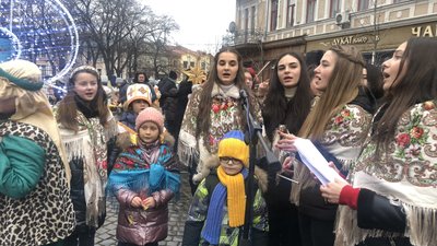 В Ужгороді колядували на підтримку ЗСУ В Ужгороді колядували на підтримку ЗСУ