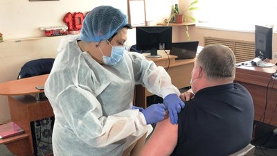 У Житомирі впродовж трьох днів першу дозу вакцини Pfizer отримають понад три сотні рятувальників У Житомирі впродовж трьох днів першу дозу вакцини Pfizer отримають понад три сотні рятувальників