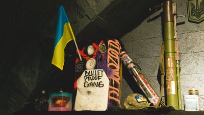 З підручних засобів для автівок та бронесталі. Одесити виготовили більше тисячі бронежилетів З підручних засобів для автівок та бронесталі. Одесити виготовили більше тисячі бронежилетів