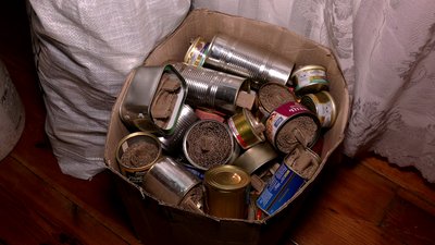 У Рівному волонтерки на домашній кухні виготовляють хімічні грілки для ЗСУ У Рівному волонтерки на домашній кухні виготовляють хімічні грілки для ЗСУ