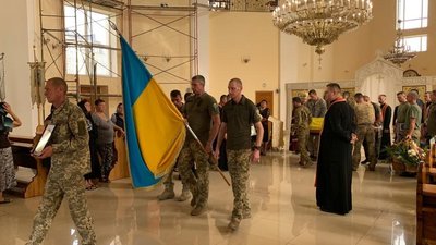 На Закарпатті попрощалися із загиблим воїном Олександром Пульновим На Закарпатті попрощалися із загиблим воїном Олександром Пульновим