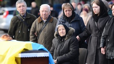 У Рівному попрощалися із бійцем Сергієм Ковбарем У Рівному попрощалися із бійцем Сергієм Ковбарем