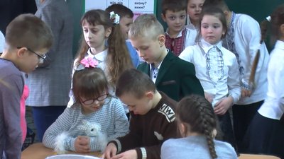 Луцькі школярі взяли участь в акції на підтримку дітей з синдромом Дауна Луцькі школярі взяли участь в акції на підтримку дітей з синдромом Дауна