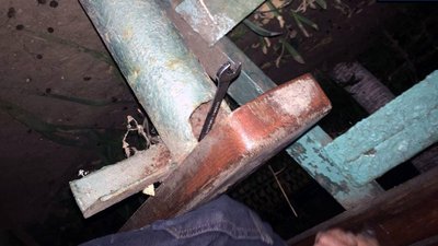Розбирав лавки, щоб побудувати курник : у Херсоні "на гарячому" затримали крадія