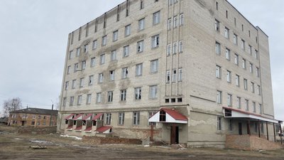 "Пачки чаю і їх погамселили": як мешканці Великої Писарівки на Сумщині оговтуються після вибухів "Пачки чаю і їх погамселили": як мешканці Великої Писарівки на Сумщині оговтуються після вибухів