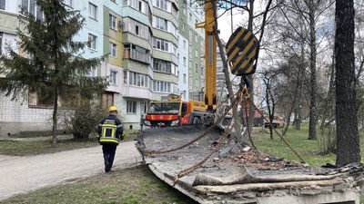 У Полтаві демонтували аварійну покрівлю дев’ятиповерхівки після влучання шахеда