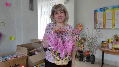 Листівки до Дня матері військовим-матерям відправили на схід тернопільські школярі Листівки до Дня матері військовим-матерям відправили на схід тернопільські школярі