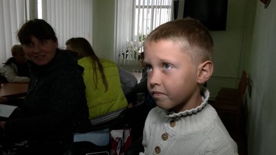 Діти-переселенці з прикордонних сіл Новгород-Сіверської громади отримали смартфони для навчання онлайн Діти-переселенці з прикордонних сіл Новгород-Сіверської громади отримали смартфони для навчання онлайн