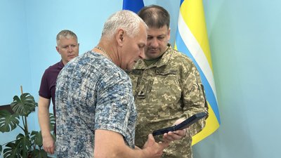 У Кременчуці передали нагороди родинам загиблих військових У Кременчуці передали нагороди родинам загиблих військових