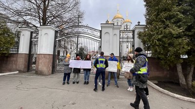 У Тернополі молодь вийшла на мирну акцію протесту проти московського патріархату
