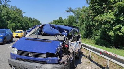 На Тернопільщині водій іномарки заснув і в’їхав у вантажівку