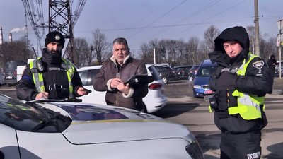 Стихійний авторинок у Луцьку: чому скаржаться жителі прилеглих вулиць