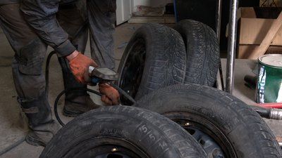 Рівненським автомобілістам рекомендують поспішити змінити гуму через негоду Рівненським автомобілістам рекомендують поспішити змінити гуму через негоду