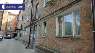 Мешканці будинку в Сумах 13 років чекають на ремонт даху Мешканці будинку в Сумах 13 років чекають на ремонт даху