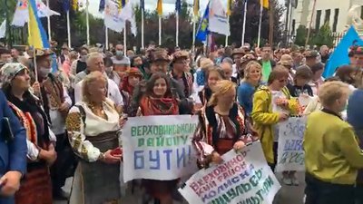 Гуцули провели відкриту сесії Верховинської райради під ВРУ Гуцули провели відкриту сесії Верховинської райради під ВРУ