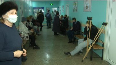 Десятки травмованих, проблеми з транспортом та школярі на дистанційці. Ожеледиця у Сумах Десятки травмованих, проблеми з транспортом та школярі на дистанційці. Ожеледиця у Сумах