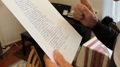 Пише висміювальні листи Путіну: 95-річний автор «Волинянки» Пише висміювальні листи Путіну: 95-річний автор «Волинянки»