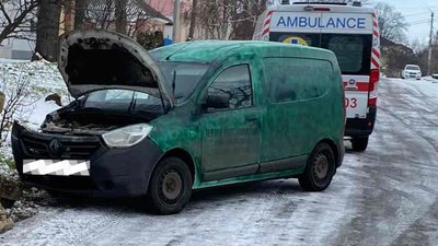 У Черкасах в ДТП перекинулась автівка. Трирічну дитину ушпиталили У Черкасах в ДТП перекинулась автівка. Трирічну дитину ушпиталили