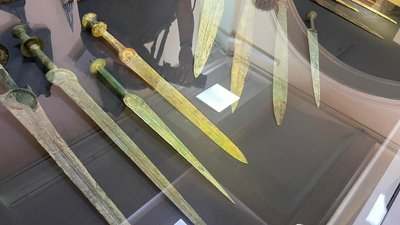 Фінансування "ДНР" і кольчуга 12 сторіччя: ДБР заявила про викриття екснардепа Горбатова Фінансування "ДНР" і кольчуга 12 сторіччя: ДБР заявила про викриття екснардепа Горбатова