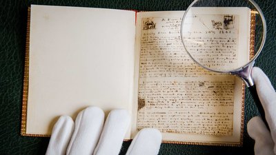 Британські бібліотеки пообіцяли врятувати унікальні рукописи від розпродажу