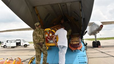 Військові медики Вінниччини отримали бокс-ізолятори Військові медики Вінниччини отримали бокс-ізолятори