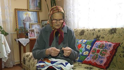 Неоніла Боричко хоче продавати свої роботи через інтернет, але не знає як це робиться Неоніла Боричко хоче продавати свої роботи через інтернет, але не знає як це робиться