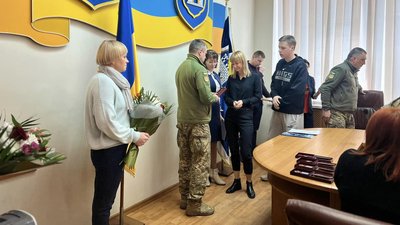 В Житомирі рідним та близьким полеглих за Україну воїнів передали державні нагороди В Житомирі рідним та близьким полеглих за Україну воїнів передали державні нагороди