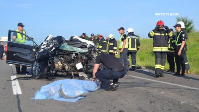 У ДТП на Рівненщині закинули двоє людей У ДТП на Рівненщині закинули двоє людей