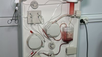 За раз у донора беруть 450 мл крові За раз у донора беруть 450 мл крові