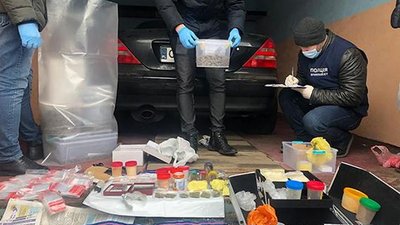 Миколаївські поліцейські вилучили у чоловіка партію психотропів і канабісу на мільйон гривень Миколаївські поліцейські вилучили у чоловіка партію психотропів і канабісу на мільйон гривень