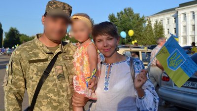 "Сєвєродонецькі павучки" плетуть перемогу!" Історія волонтерки, яка мріє
пофарбувати своє місто в синьо-жовті кольори "Сєвєродонецькі павучки" плетуть перемогу!" Історія волонтерки, яка мріє
пофарбувати своє місто в синьо-жовті кольори