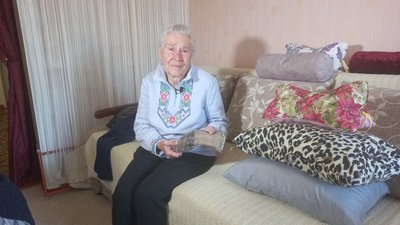 Полтавка Марія Чичкало шиє подушки для бійців Полтавка Марія Чичкало шиє подушки для бійців