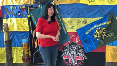 Волинянки за три з половиною роки безплатно пошили понад 2000 антидронових плащів для українських бійців Волинянки за три з половиною роки безплатно пошили понад 2000 антидронових плащів для українських бійців