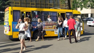 У Луцьку через попередження поліції не виїхали у рейс 70 маршруток У Луцьку через попередження поліції не виїхали у рейс 70 маршруток