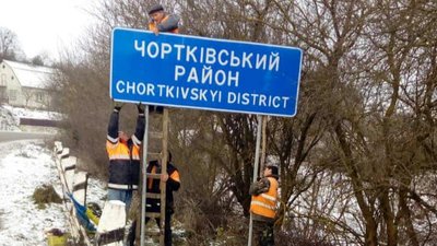 На автошляхи області повертають дорожні знаки