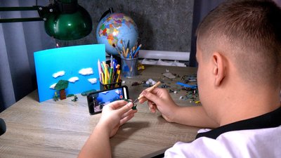 Восьмикласник із Вінниччини створює патріотичні мультфільми за допомогою пластиліну