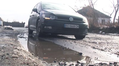 "Яма на ямі". У громаді на Вінниччині просять відремонтувати об'їзну "Яма на ямі". У громаді на Вінниччині просять відремонтувати об'їзну