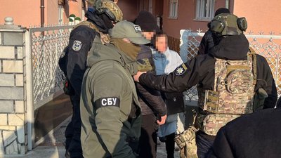 На Закарпатті власника транспортних компаній підозрюють в переправленні чоловіків закордон На Закарпатті власника транспортних компаній підозрюють в переправленні чоловіків закордон