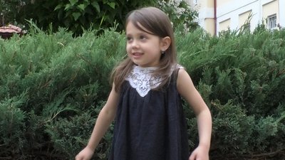 5-річна Кіра з Ужгорода декламує вірші та співає українські та румунські пісні