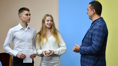 Дві сімейні пари лікарів отримали в Ніжині службове житло Дві сімейні пари лікарів отримали в Ніжині службове житло